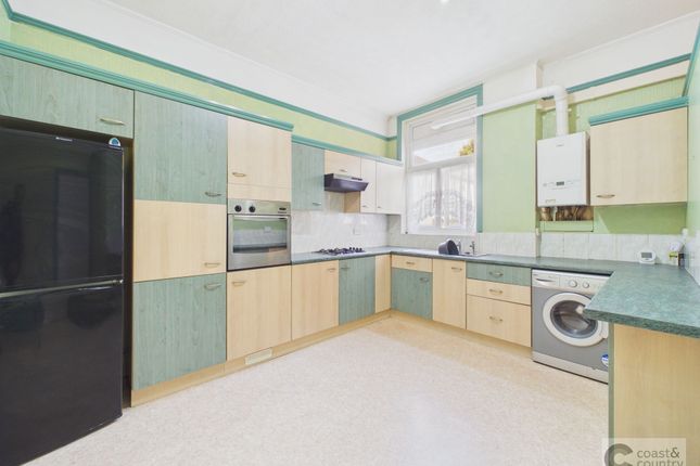 9B Courtland Road, Paignton photo 4