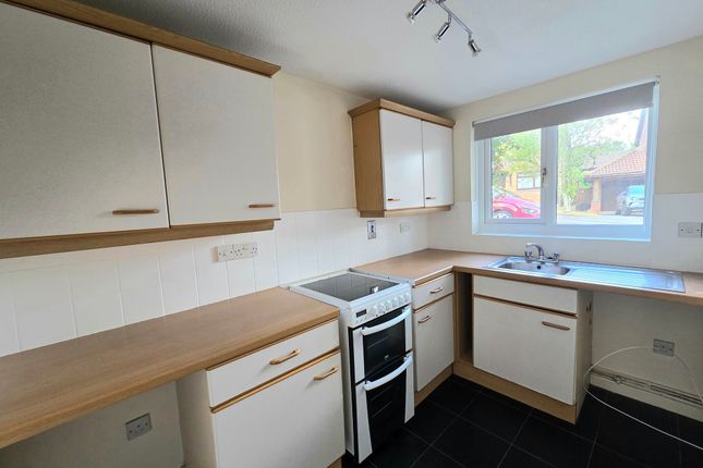 24 Caer Newydd, Bridgend photo 3