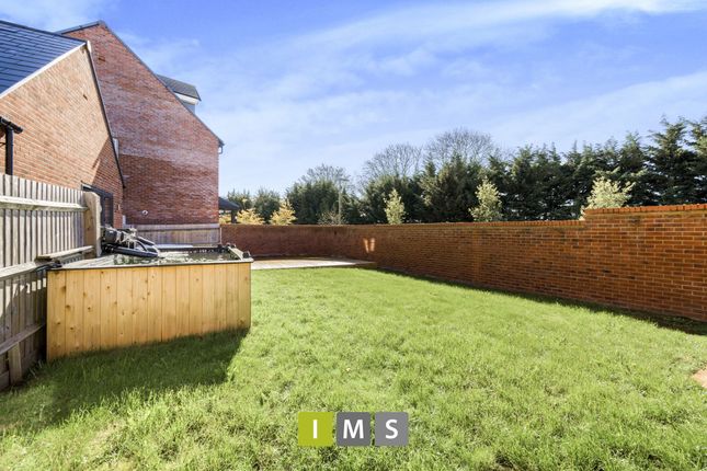 10 Cooper Close, Bicester photo 2