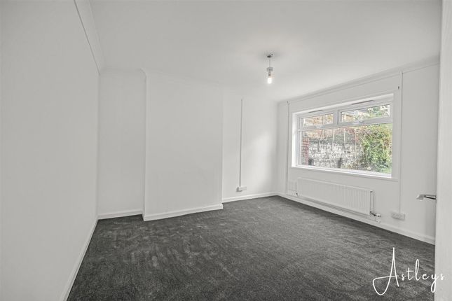 69, Woodside Crescent, Swansea photo 4
