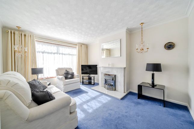36, Knightsbridge Crescent, Staines-Upon-Thames photo 4