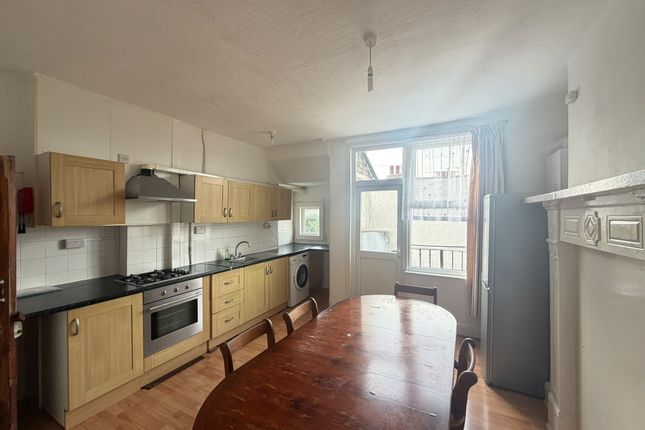 17B Green Lanes, London photo 4