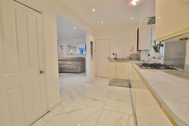 143, Granville Avenue, Slough photo 3