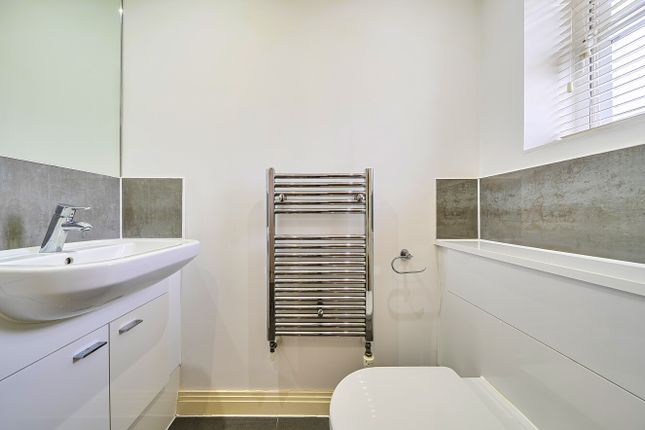 68 Colnhurst Road, Watford photo 4