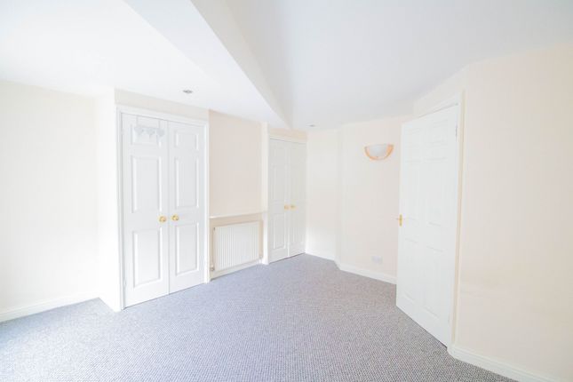 9a The Green, Bradford photo 5