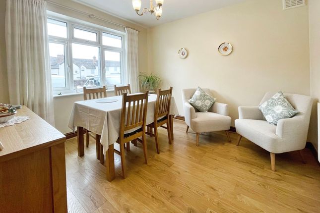 12 The Lawns, Telford photo 3