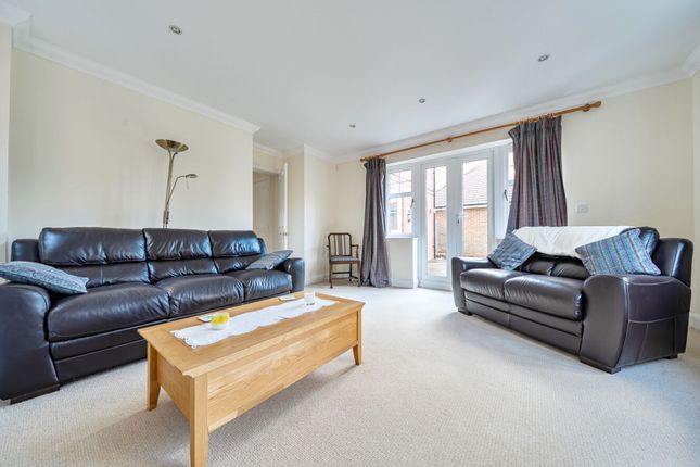 7 Harding Close, Chichester photo 2
