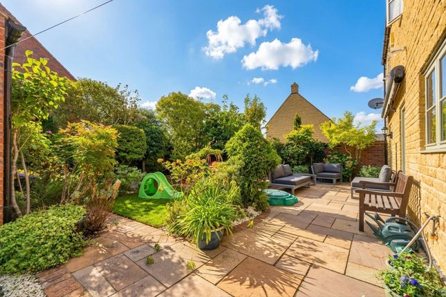 5 Red Fescue Close, Chipping Campden photo 2