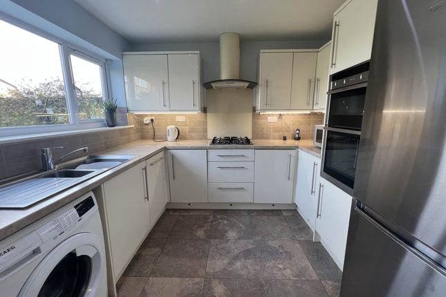 12, Swan Lane, Brentwood photo 2