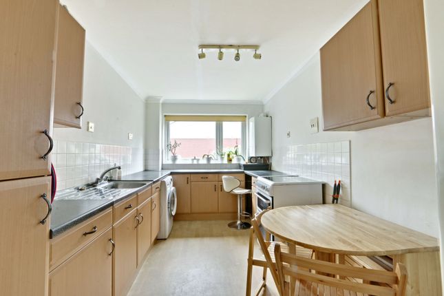 Flat for sale in Lucerne Close, Palmers Green