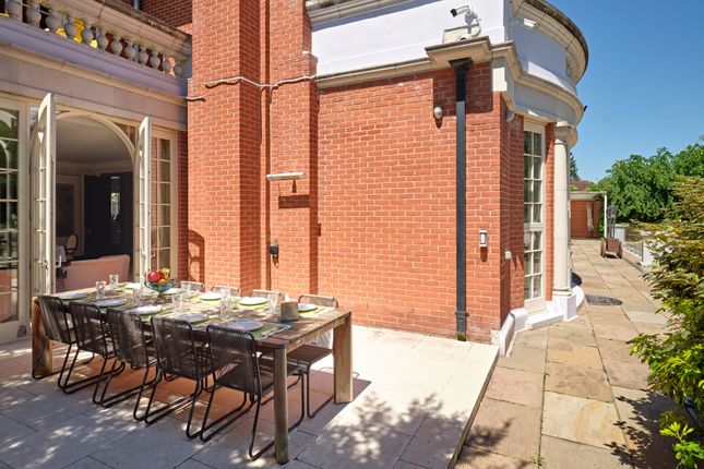 Town house for sale in The Bishops Avenue, London