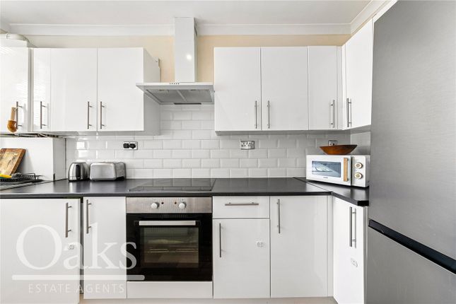 67b, Woodside Green, London photo 4