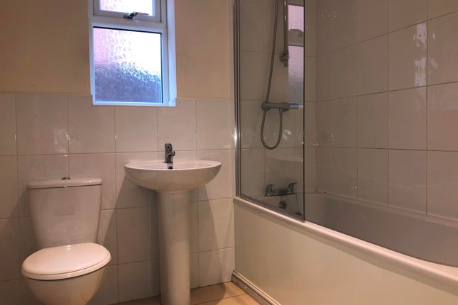 Flat to rent in Sheffield Road, Chesterfield