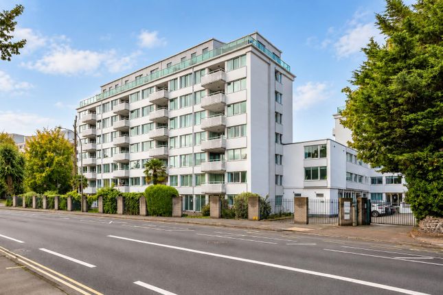3-bed flat on London Road, Brighton, £270,000