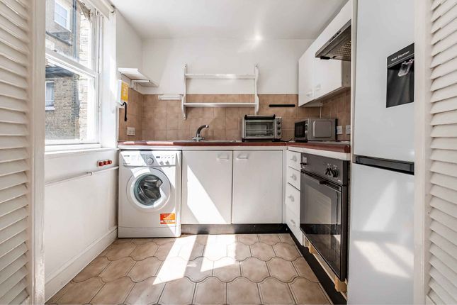 Flat 2, 39, Queen's Gardens, London photo 2
