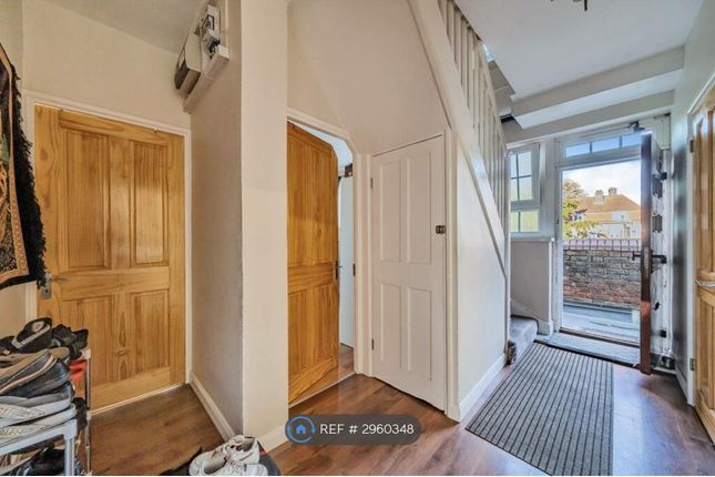 Flat, Farnley House Union Grove, London photo 5