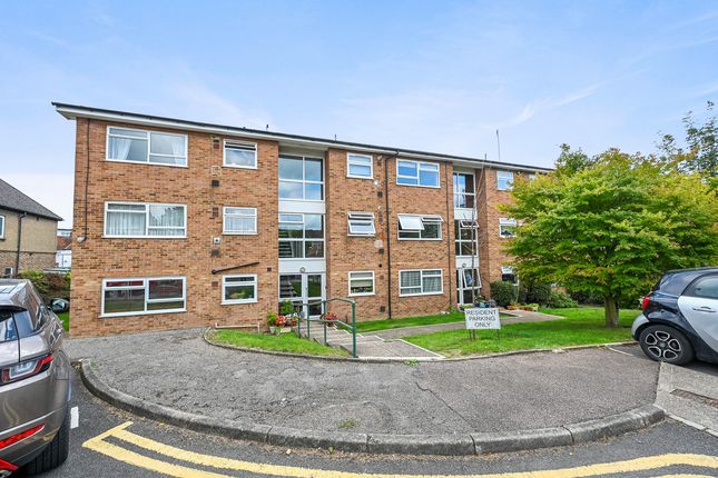 Flat to rent in Withy Lane, Ruislip