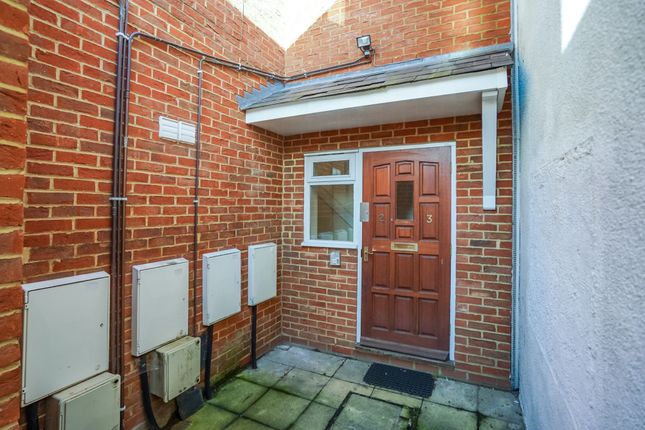 Flat for sale in New Road, Linslade, Leighton Buzzard
