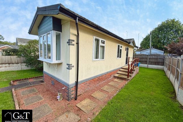 1-bed caravan on 94 Hinksford Mobile Home Park, Kingswinford, £140,000
