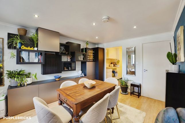 6, Fairchild Close, Battersea photo 4
