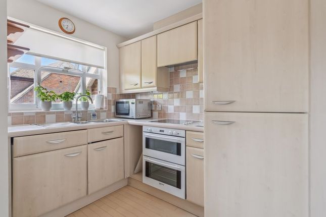 22 Oram Court, Dean Street, Marlow photo 3