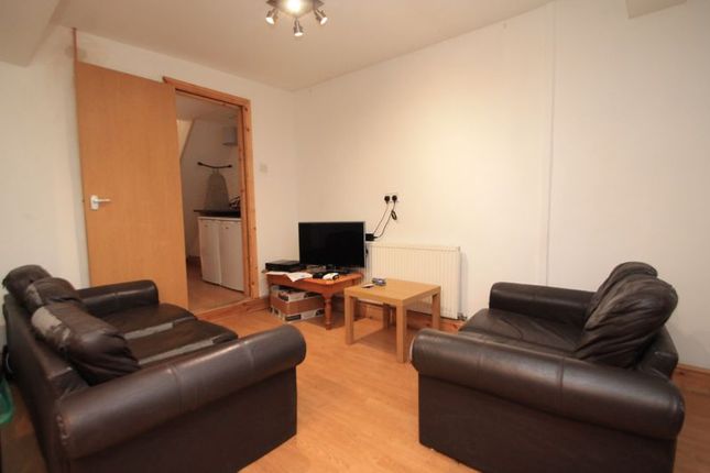 6-bed terraced on Rhymney Street, Cardiff, £3,450/mo