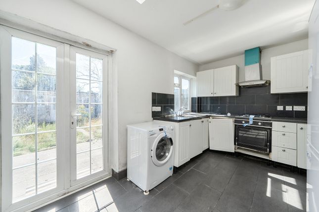 7, Morden Gardens, Mitcham photo 4