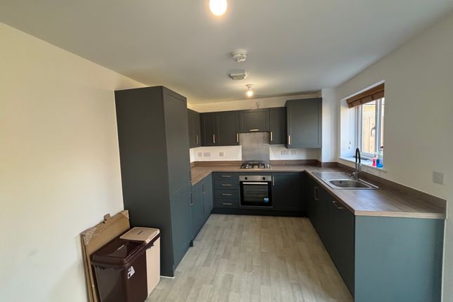 74, Blackthorne Close, Bradford photo 2