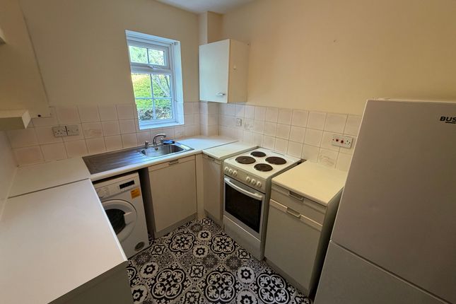 8, HEMEL HEMPSTEAD photo 3