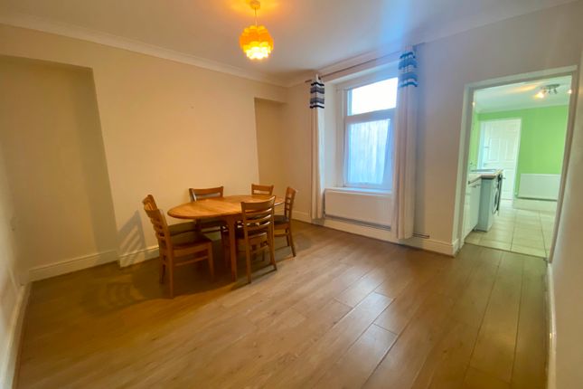 92 Rodney Street, Swansea photo 2
