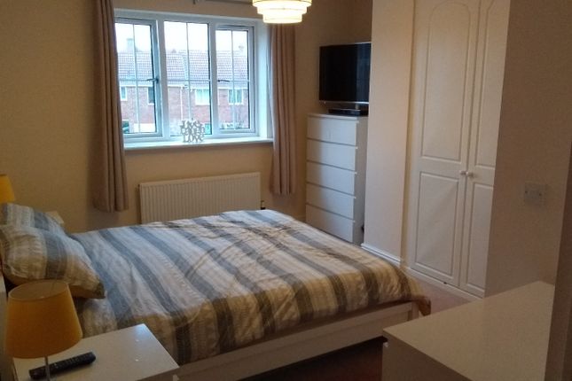 Flat to rent in Finchale Avenue, Priorslee, Telford