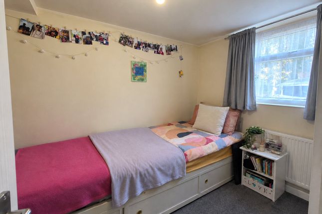 5, Kiln Close, Greater London photo 4