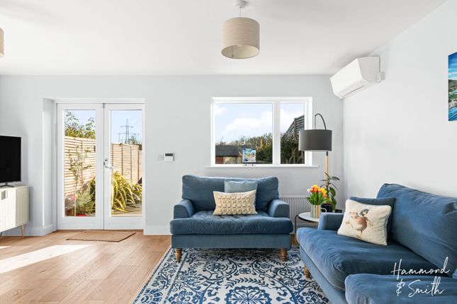 6 Meadow View Ivy Chimneys, Epping photo 3