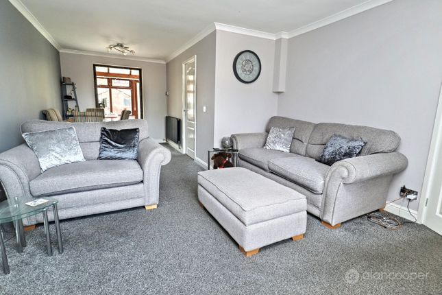 14 Epsom Close, Bedworth, Warwickshire photo 3