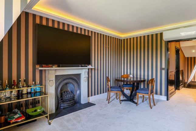 Flat 5, 69, Cadogan Square, London photo 3