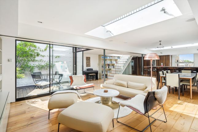 3-bed flat on 15F, Queens Gate Place, London, £2,500,000