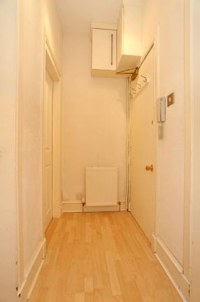 Flat to rent in Ashvale Place, Second Floor