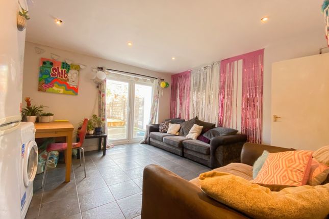 40, Wyeverne Road, Cardiff photo 3