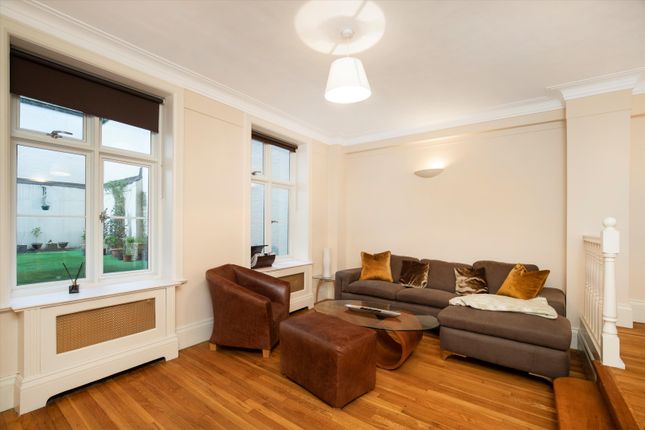 Thumbnail Flat to rent in Chesterfield Gardens, Mayfair, London