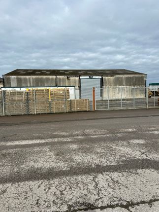 Warehouse to let in York Road, Pocklington