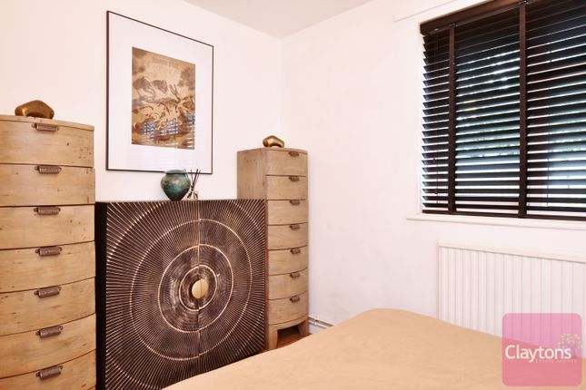 Flat for sale in Coates Dell, Garston, Watford