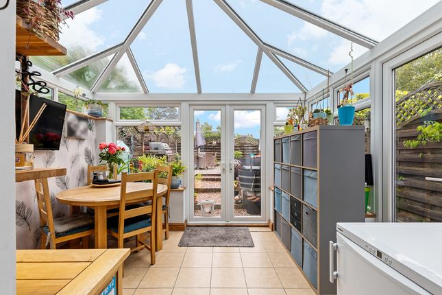 21, Howe Drive, Caterham photo 4