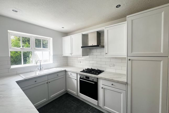 7, Tadman Close, Beverley photo 2