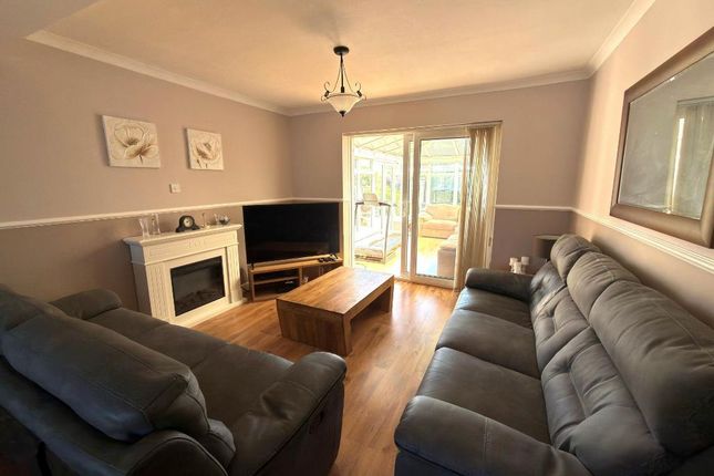 7, Friars Way, Luton photo 3