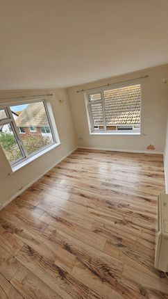 Flat to rent in Longridge Avenue, Saltdean, Brighton
