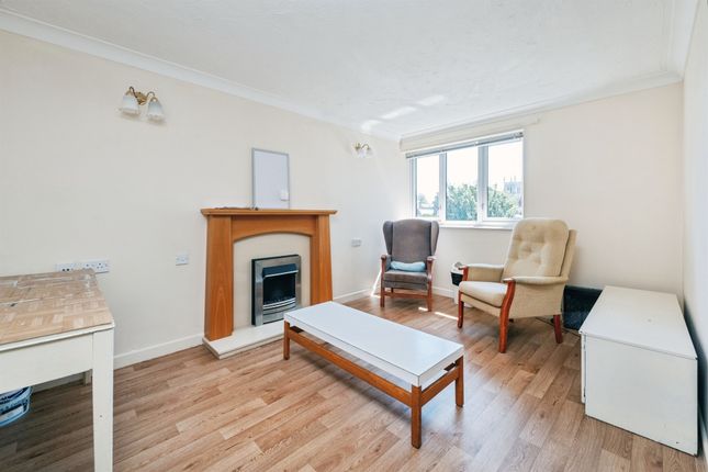 35, Lawnsmead Gardens, Newport Pagnell photo 2