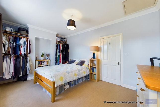 Flat to rent in Guildford Road, Chertsey