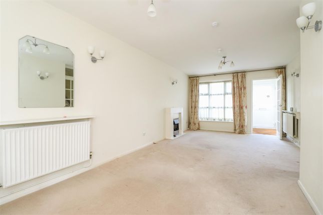 99A, Swindon Road, Horsham photo 3