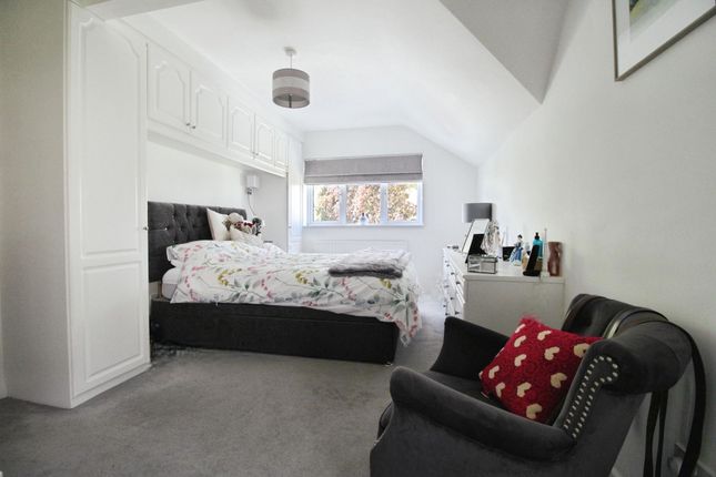 69 Pavenhill, Swindon photo 4