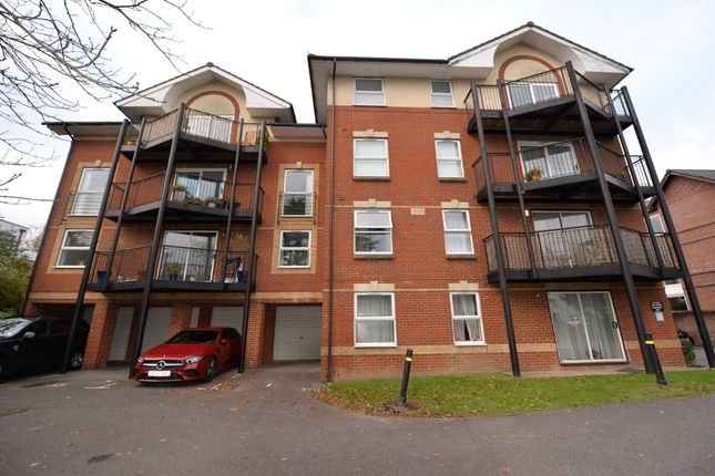 Flat to rent in Banister Gate, 19 Archers Road, Southampton